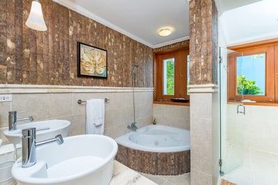 Luxury Villa Photo #43
