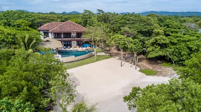 For the lucky ones, you might catch howler monkeys hanging out near the house.