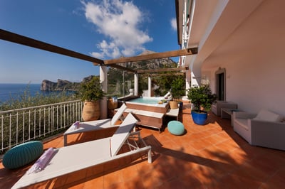 Luxury Villa Photo #3