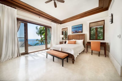 Luxury Villa Photo #23