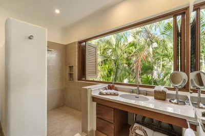 Luxury Villa Photo #26