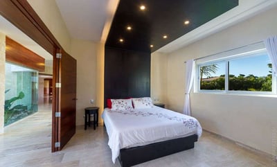 Luxury Villa Photo #20