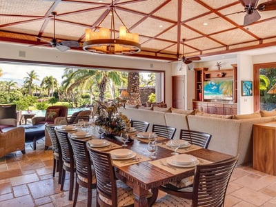 Luxury Villa Photo #18
