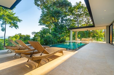 Luxury Villa Photo #4