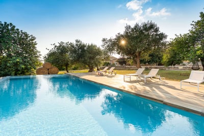 Luxury Villa Photo #3