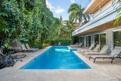 Luxury Villa Photo #6