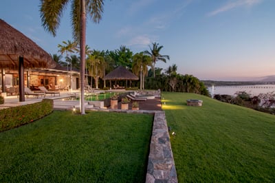 Luxury Villa Photo #8