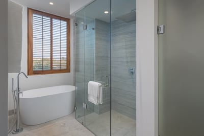 Luxury Villa Photo #32