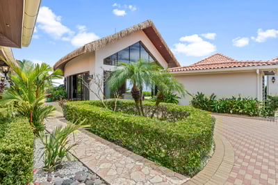 Luxury Villa Photo #12