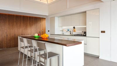 Kitchen & Dining Area: Fully equipped kitchen, electric oven, gas stove, microwave, fridge and freez