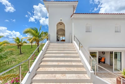 Luxury Villa Photo #8