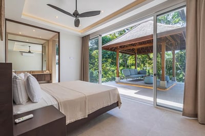 Luxury Villa Photo #37