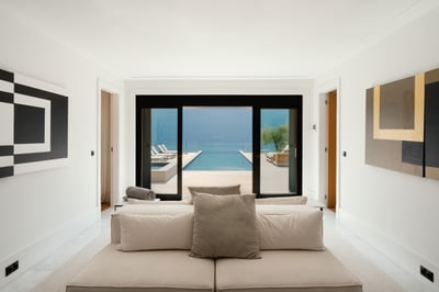Luxury Villa Photo #15