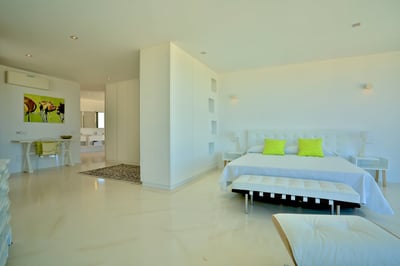 Luxury Villa Photo #30