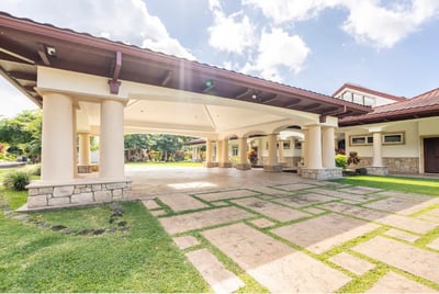 Luxury Villa Photo #14