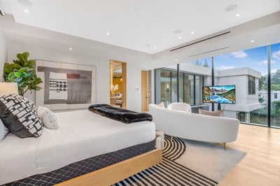 Luxury Villa Photo #32