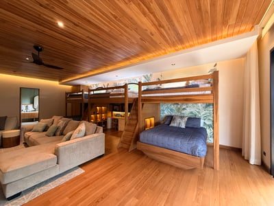 Luxury Villa Photo #37