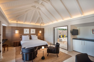 Bedroom 1: King size bed, air conditioning, HD-TV, Dish network, Apple TV, ensuite bathroom, rain he
