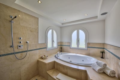 Luxury Villa Photo #30