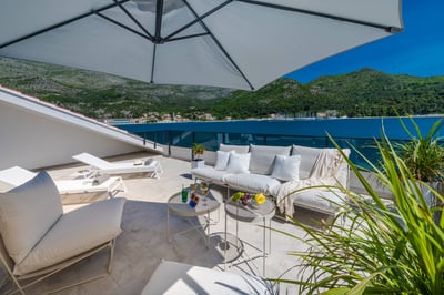 Luxury Villa Photo #18