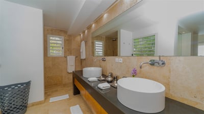 Luxury Villa Photo #37