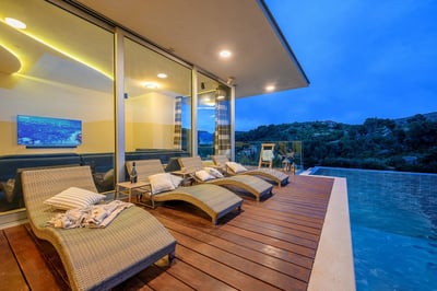 Luxury Villa Photo #9