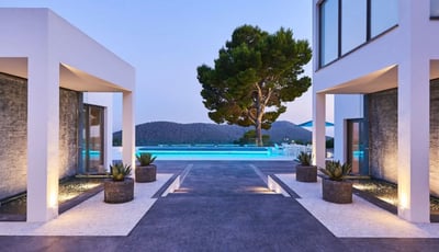 Luxury Villa Photo #3