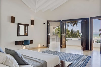 Luxury Villa Photo #37
