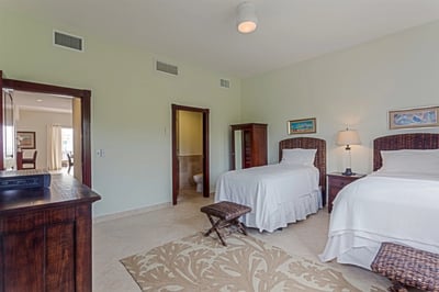 Luxury Villa Photo #11