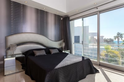 Luxury Villa Photo #27