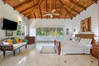 Luxury Villa Photo #22