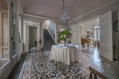 Luxury Villa Photo #22