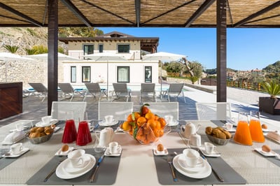 Luxury Villa Photo #17