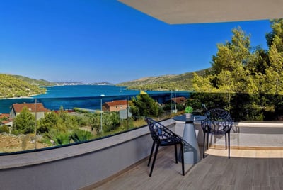 Luxury Villa Photo #3