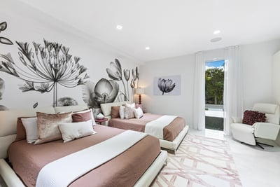 Luxury Villa Photo #30