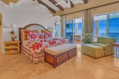 Luxury Villa Photo #28
