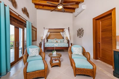 Luxury Villa Photo #39