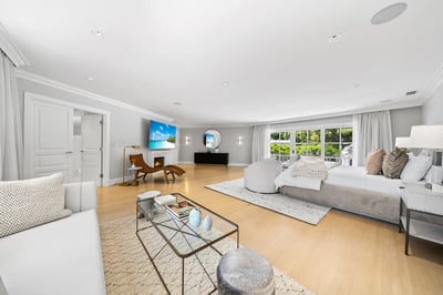 Luxury Villa Photo #26