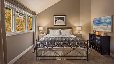 King bedroom	on upper level