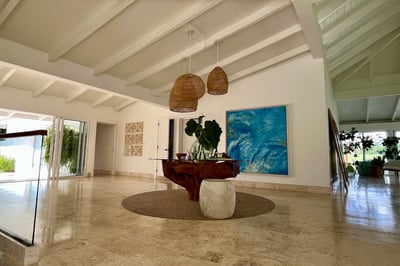 Luxury Villa Photo #22