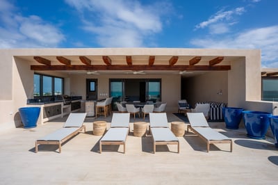 Luxury Villa Photo #6