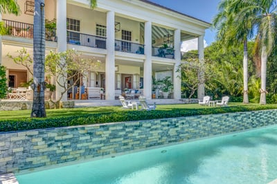 Luxury Villa Photo #6