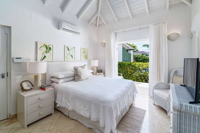 Luxury Villa Photo #9