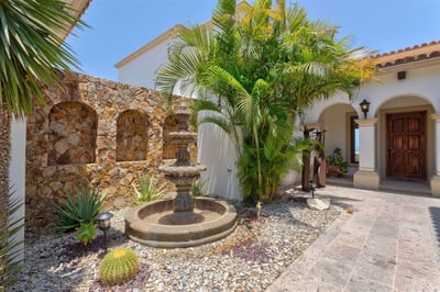 Luxury Villa Photo #16