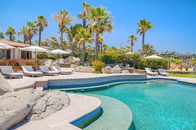 Luxury Villa Photo #6