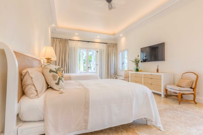 Luxury Villa Photo #18