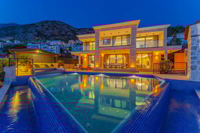 Luxury Villa Photo #2