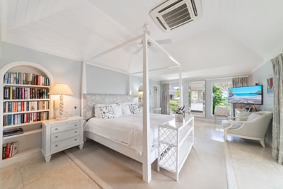 Luxury Villa Photo #30