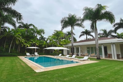 Luxury Villa Photo #3