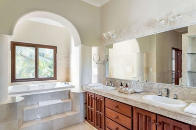 Luxury Villa Photo #43